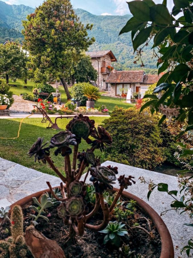 La Volta - Lake Como Heritage Home In Molino Maufet Watermill - Patio On The Garden Колико Екстериор снимка